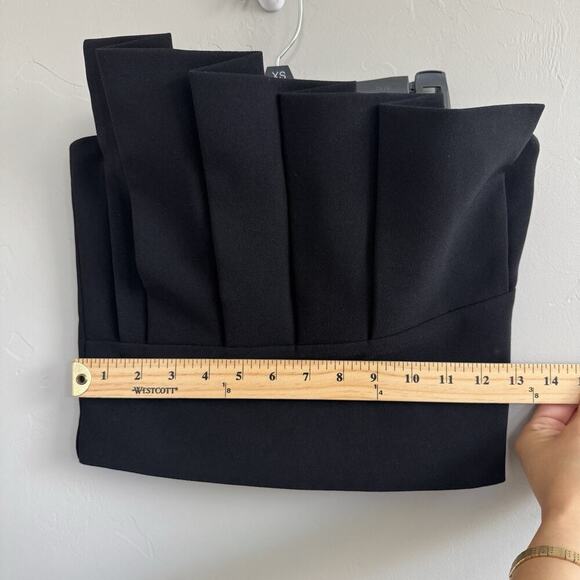 NWT Banana Republic Cropped Ruffle Top Black Woman’s Size 2 Zip Up Tube Top - Picture 8 of 10